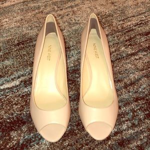NWOT Nine West pale pink/light tan heels